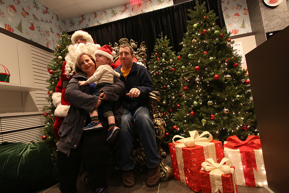 RTH Photo Booths - Photos With Santa